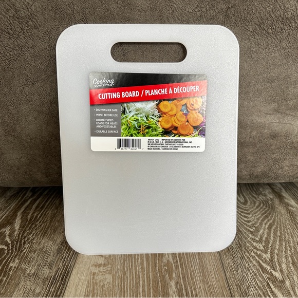 NWT Cooking Concepts Smaller Plastic Cutting Board 11” x 8.5”. Great Size!! - Picture 1 of 3